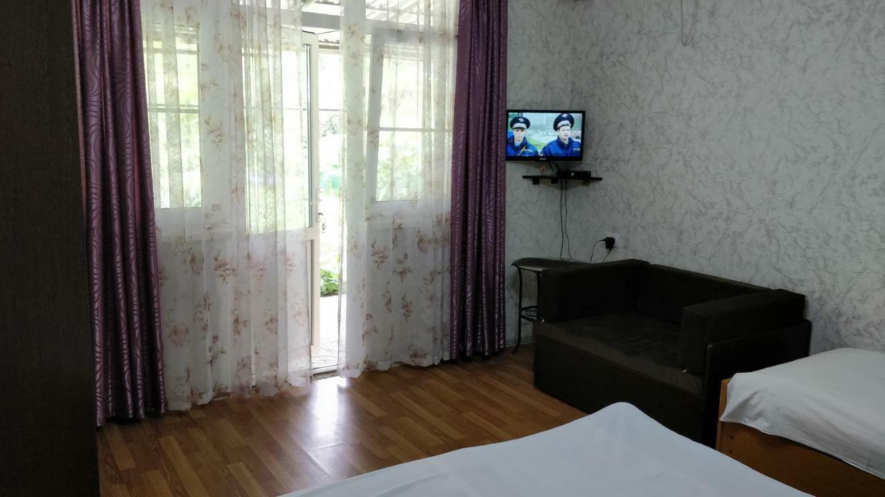 Tikhaya Gavan Guest House Gagra Exterior foto